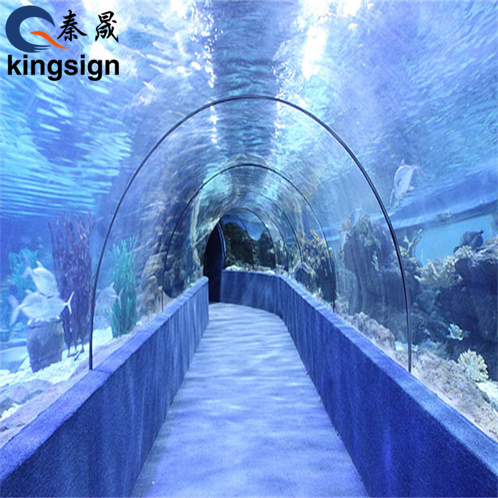 Akrilik sualtı tüneli sizi suyun dibine götürür
