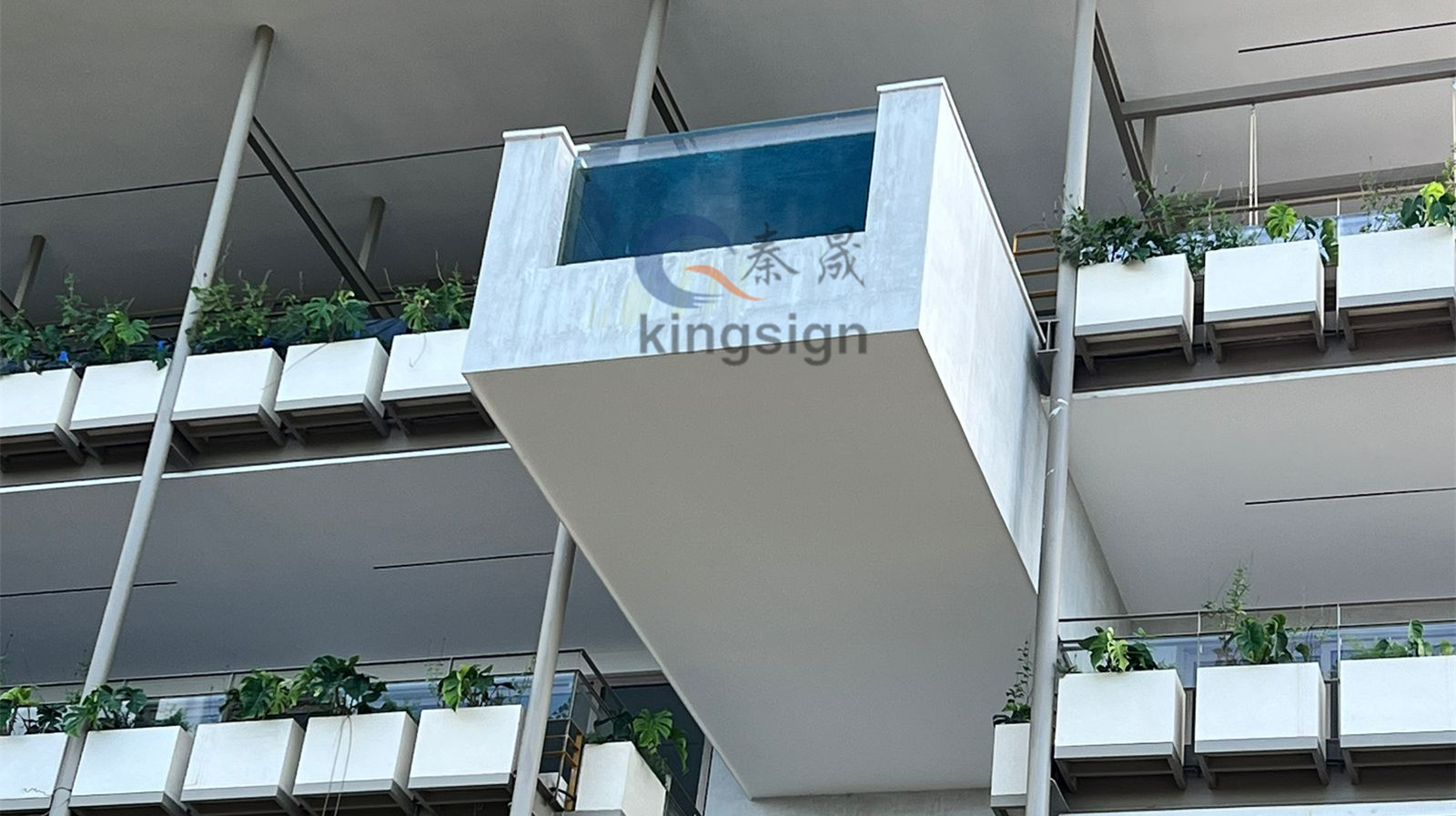 Otel havuzu projesi için Kingsign Akrilik levha