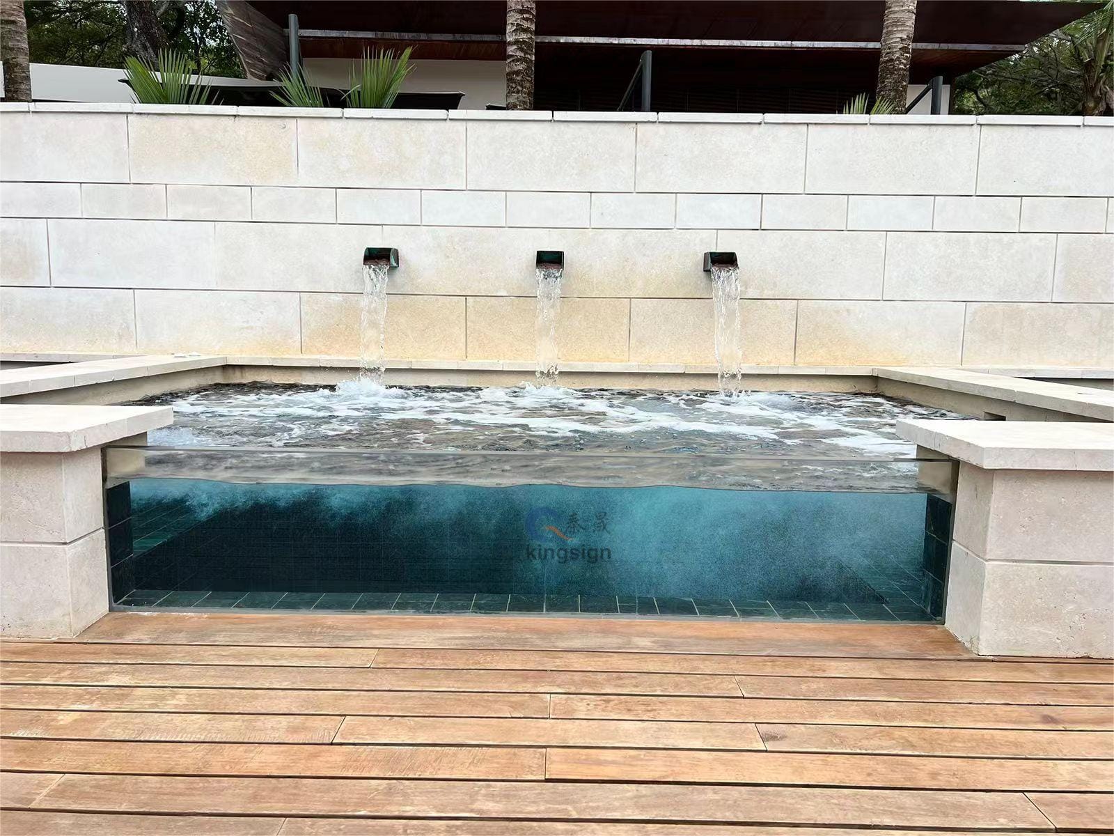 Akrilik tabakası neden cam yerine yüzme havuzu pencereleri olarak kullanılıyor?